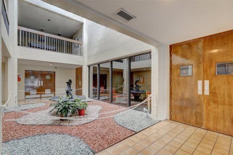 Condominio en venta en Tamarac, Florida, 2 dormitorios, 94.11 m2 № 1017054 - foto 11