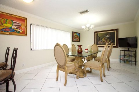 House in Lauderhill, Florida 3 bedrooms, 187.76 sq.m. № 1141134 - photo 25