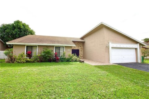 House in Lauderhill, Florida 3 bedrooms, 187.76 sq.m. № 1141134 - photo 8