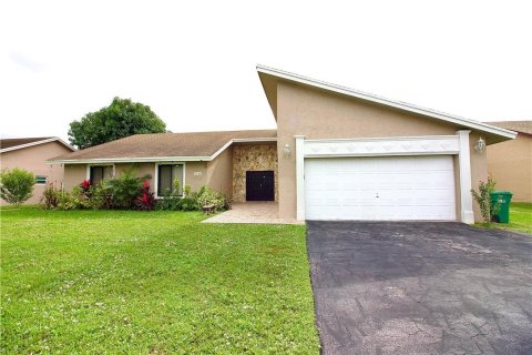 House in Lauderhill, Florida 3 bedrooms, 187.76 sq.m. № 1141134 - photo 7