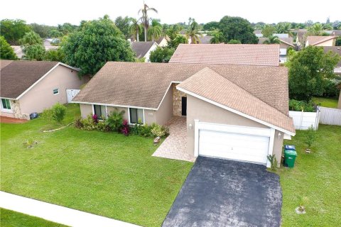 Villa ou maison à vendre à Lauderhill, Floride: 3 chambres, 187.76 m2 № 1141134 - photo 3