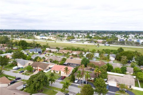 Villa ou maison à vendre à Lauderhill, Floride: 3 chambres, 187.76 m2 № 1141134 - photo 4