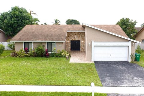 House in Lauderhill, Florida 3 bedrooms, 187.76 sq.m. № 1141134 - photo 6