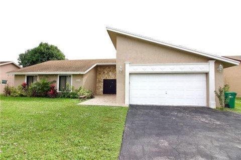 House in Lauderhill, Florida 3 bedrooms, 187.76 sq.m. № 1141134 - photo 9