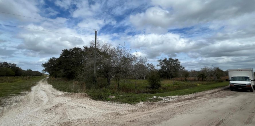 Land in Okeechobee, Florida № 854119