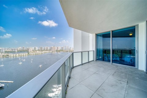 Condominio en venta en North Miami Beach, Florida, 2 dormitorios, 135.54 m2 № 751988 - foto 18