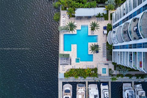 Condominio en venta en North Miami Beach, Florida, 2 dormitorios, 135.54 m2 № 751988 - foto 10