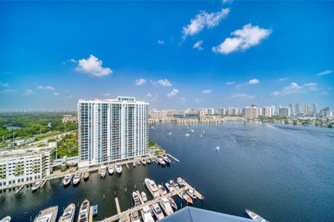 Copropriété à vendre à North Miami Beach, Floride: 2 chambres, 135.54 m2 № 751988 - photo 9