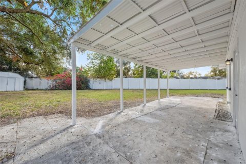 House in Tampa, Florida 4 bedrooms, 156.08 sq.m. № 1444507 - photo 28