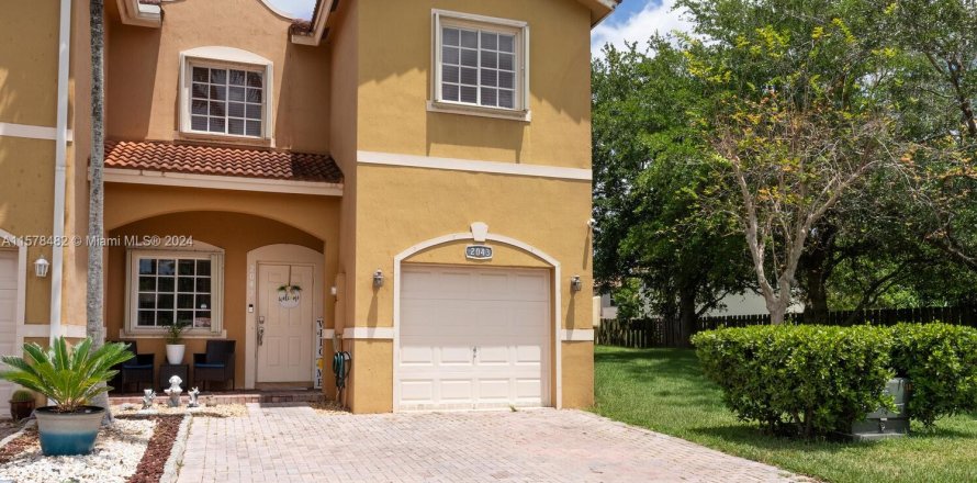 Townhouse in Homestead, Florida 3 bedrooms, 144.93 sq.m. № 1150949