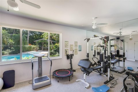 House in North Miami Beach, Florida 4 bedrooms, 257.71 sq.m. № 1101654 - photo 17
