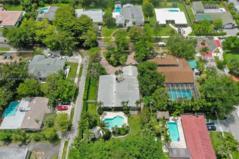 House in North Miami Beach, Florida 4 bedrooms, 257.71 sq.m. № 1101654 - photo 25
