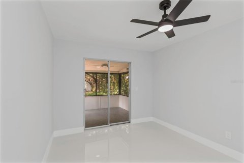 House in Tampa, Florida 4 bedrooms, 137.12 sq.m. № 1363120 - photo 18