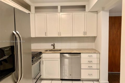 Condominio en alquiler en Miami Beach, Florida, 2 dormitorios, 79.9 m2 № 1369158 - foto 10