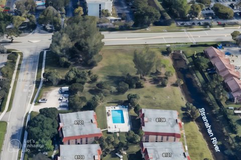 Propiedad comercial en venta en Coral Springs, Florida № 1369159 - foto 13