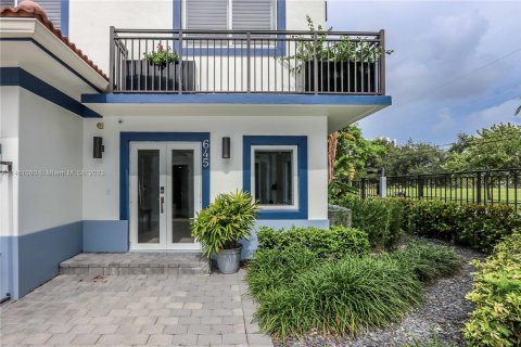 Touwnhouse à vendre à Fort Lauderdale, Floride: 3 chambres, 227.33 m2 № 834706 - photo 5