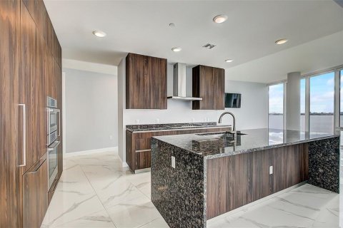Condominio en venta en Tampa, Florida, 3 dormitorios, 285.95 m2 № 796038 - foto 15