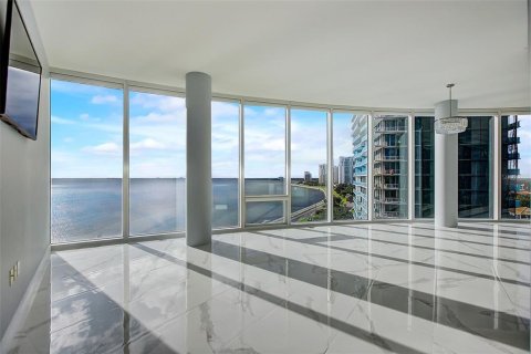 Condominio en venta en Tampa, Florida, 3 dormitorios, 285.95 m2 № 796038 - foto 3
