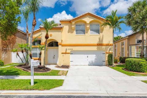 Casa en venta en Pembroke Pines, Florida, 4 dormitorios, 254.55 m2 № 1160077 - foto 3