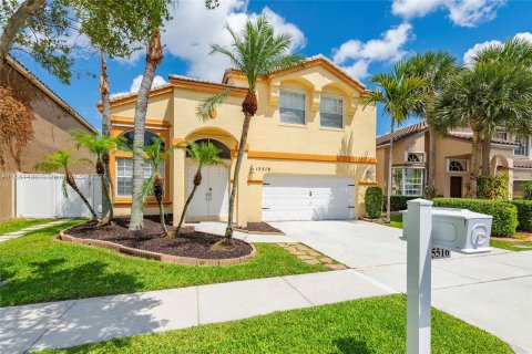 Casa en venta en Pembroke Pines, Florida, 4 dormitorios, 254.55 m2 № 1160077 - foto 1