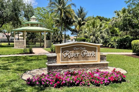 Condo in Deerfield Beach, Florida, 2 bedrooms  № 1216407 - photo 1