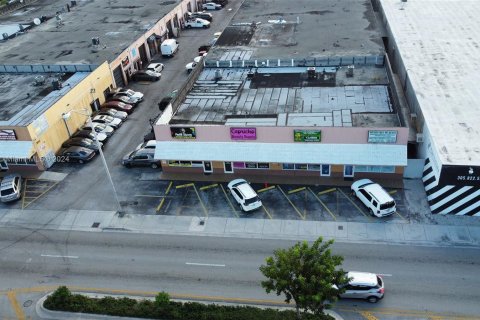 Commercial property in Hialeah, Florida № 1365422 - photo 10