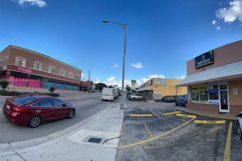 Commercial property in Hialeah, Florida № 1365422 - photo 11