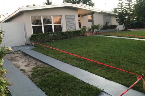 Villa ou maison à louer à Miami, Floride: 3 chambres, 140.65 m2 № 1365366 - photo 2