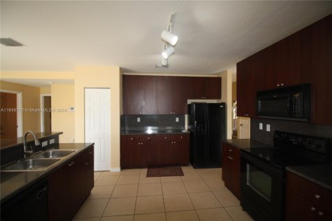 Casa en venta en Cutler Bay, Florida, 4 dormitorios, 219.71 m2 № 1331059 - foto 5