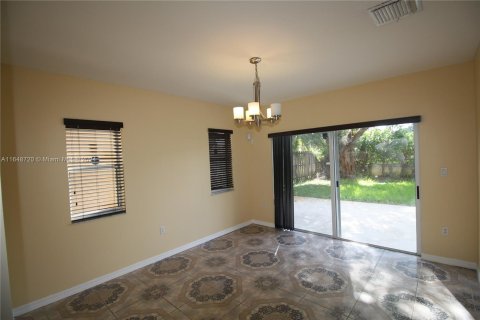 Casa en venta en Cutler Bay, Florida, 4 dormitorios, 219.71 m2 № 1331059 - foto 4