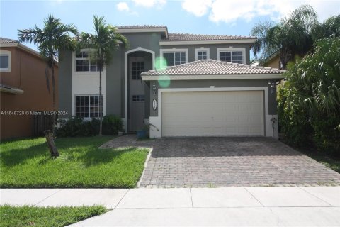 Casa en venta en Cutler Bay, Florida, 4 dormitorios, 219.71 m2 № 1331059 - foto 1