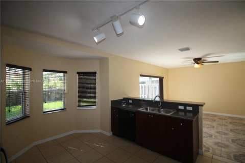 Casa en venta en Cutler Bay, Florida, 4 dormitorios, 219.71 m2 № 1331059 - foto 6