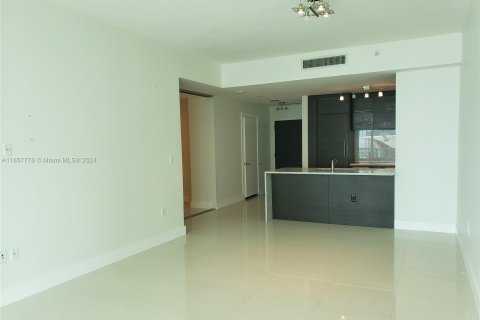 Condo in Miami, Florida, 1 bedroom  № 1365361 - photo 3