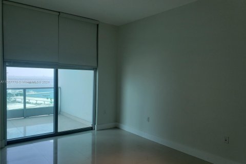 Condo in Miami, Florida, 1 bedroom  № 1365361 - photo 4