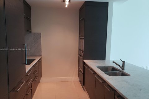 Condo in Miami, Florida, 1 bedroom  № 1365361 - photo 2