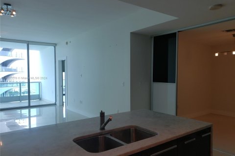 Condominio en venta en Miami, Florida, 1 dormitorio, 95.78 m2 № 1365361 - foto 1