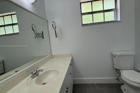 Townhouse in Hialeah, Florida 3 bedrooms, 137.12 sq.m. № 1365419 - photo 6