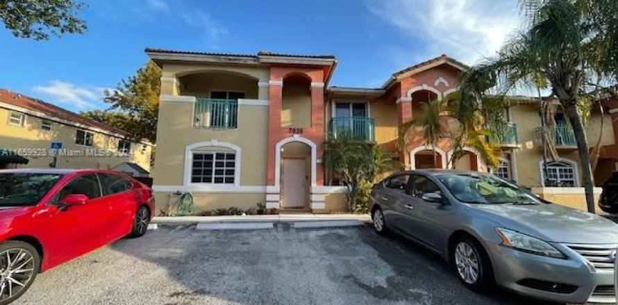 Townhouse in Hialeah, Florida 3 bedrooms, 137.12 sq.m. № 1365419