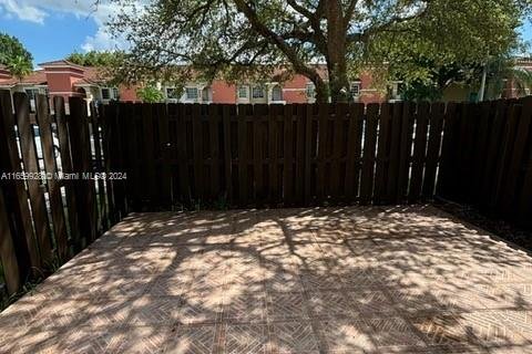 Townhouse in Hialeah, Florida 3 bedrooms, 137.12 sq.m. № 1365419 - photo 4