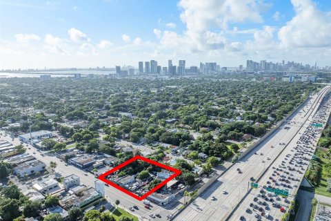 Propiedad comercial en venta en Miami, Florida № 1362665 - foto 6