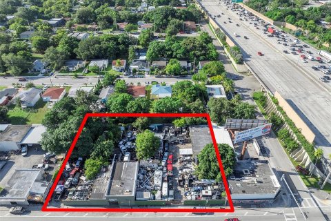 Propiedad comercial en venta en Miami, Florida № 1362665 - foto 2