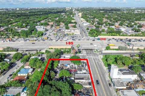 Propiedad comercial en venta en Miami, Florida № 1362665 - foto 3