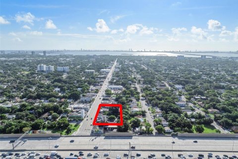 Propiedad comercial en venta en Miami, Florida № 1362665 - foto 7