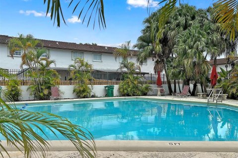 Touwnhouse à vendre à Miami, Floride: 3 chambres, 152.08 m2 № 1362710 - photo 8