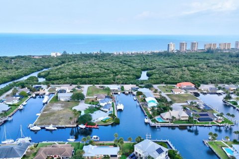 Casa en venta en Hutchinson Island South, Florida, 2 dormitorios, 149.02 m2 № 1179568 - foto 7