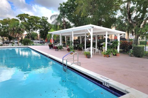 Copropriété à vendre à North Lauderdale, Floride: 2 chambres, 107.77 m2 № 1013986 - photo 1