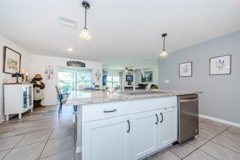 Villa ou maison à vendre à Zephyrhills, Floride: 4 chambres, 171.5 m2 № 1278984 - photo 7