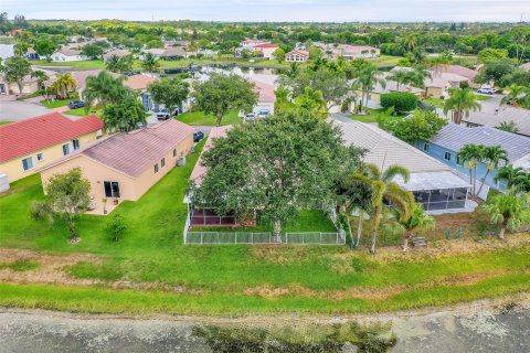 Villa ou maison à vendre à Deerfield Beach, Floride: 3 chambres, 181.72 m2 № 1224852 - photo 17