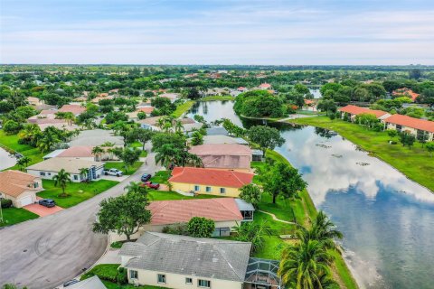 House in Deerfield Beach, Florida 3 bedrooms, 181.72 sq.m. № 1224852 - photo 12