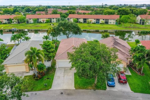 House in Deerfield Beach, Florida 3 bedrooms, 181.72 sq.m. № 1224852 - photo 19